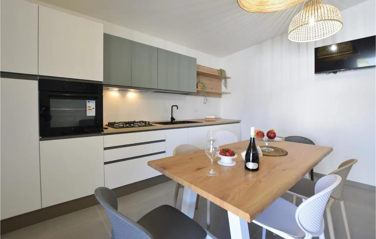 2 Bedroom Lovely Home In Noto 0*,